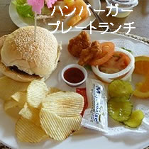 ビーチチェアとビーチパラソル